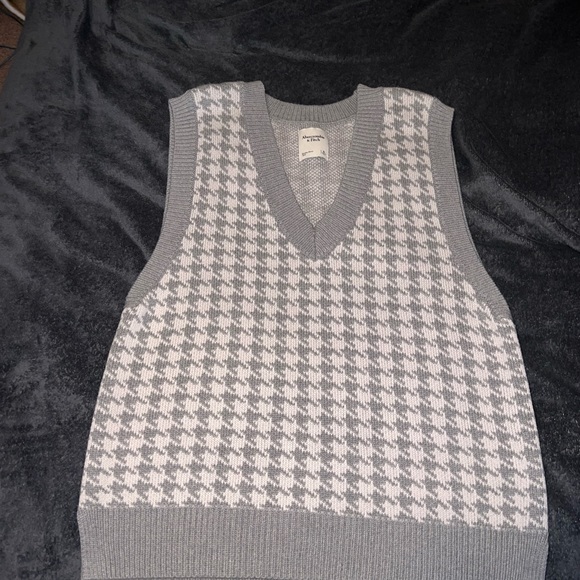 Abercrombie & Fitch Sweater Vest - Picture 1 of 2